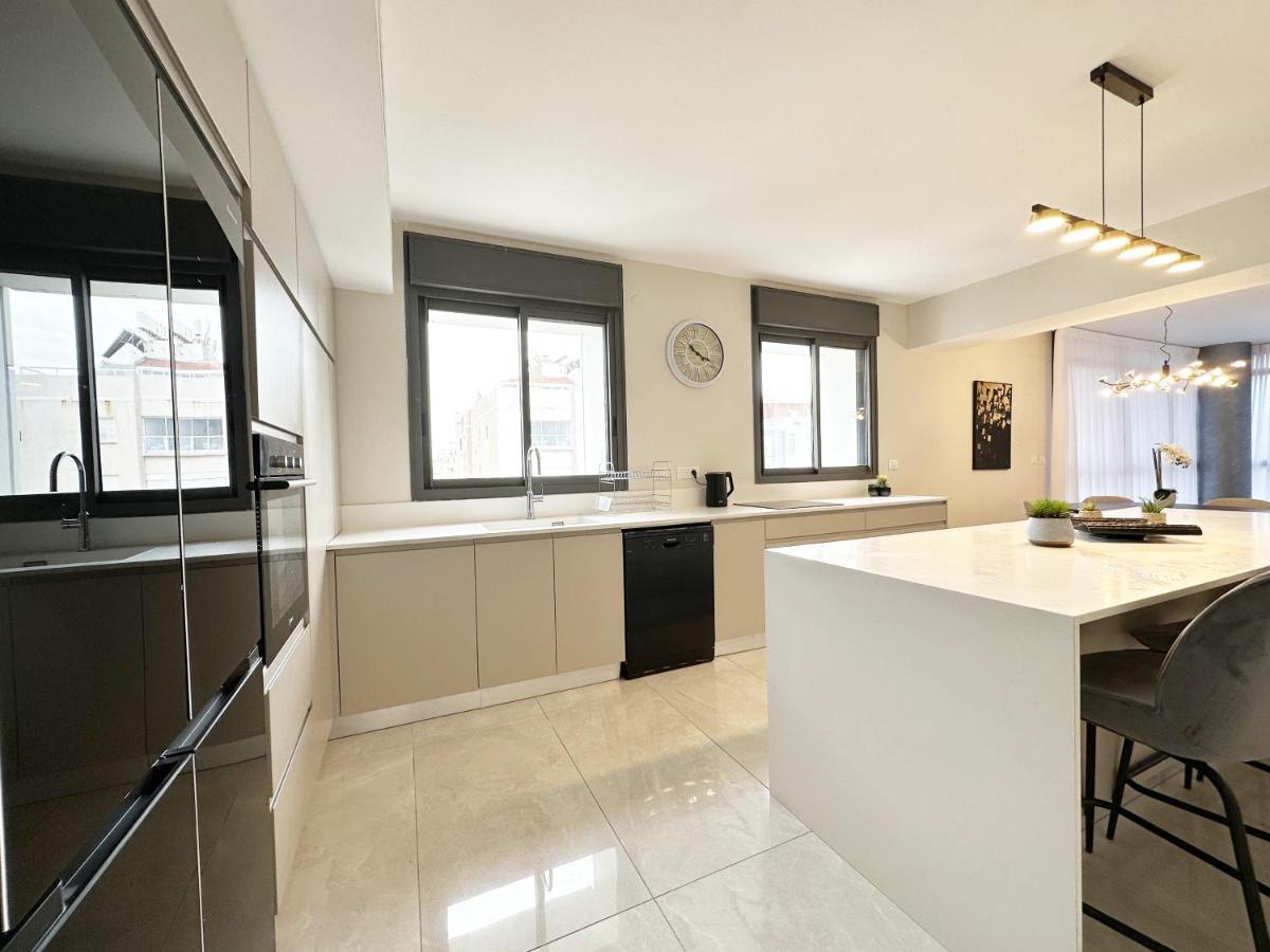 Mini Penthouse Near The Beach เนทันยา ภายนอก รูปภาพ