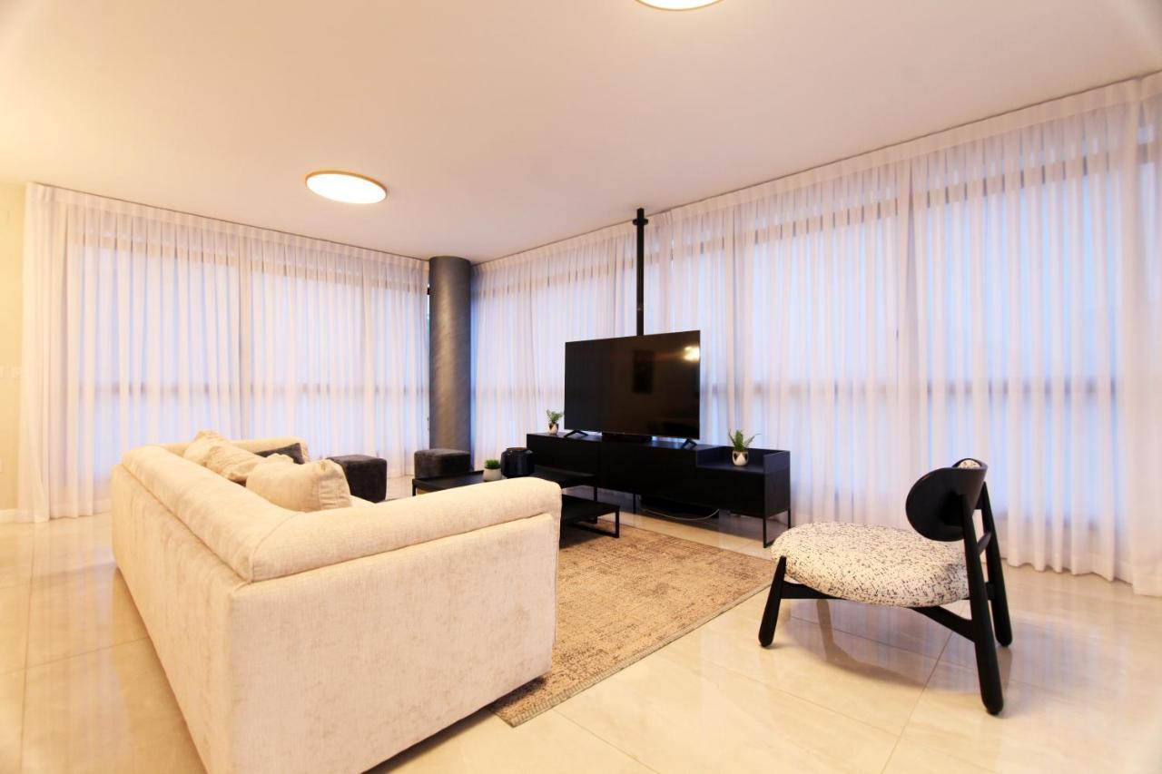 Mini Penthouse Near The Beach เนทันยา ภายนอก รูปภาพ