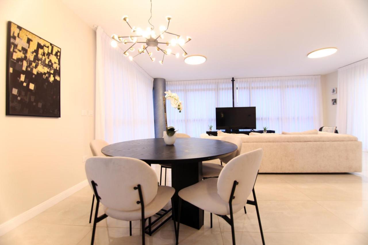 Mini Penthouse Near The Beach เนทันยา ภายนอก รูปภาพ