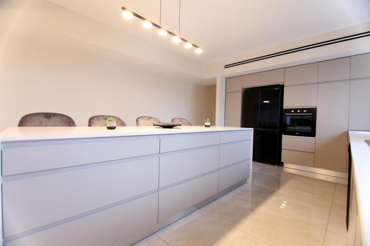 Mini Penthouse Near The Beach เนทันยา ภายนอก รูปภาพ
